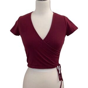 FOREVER 21 V-neck maroon Crop top with side cinch tie in women’s size small